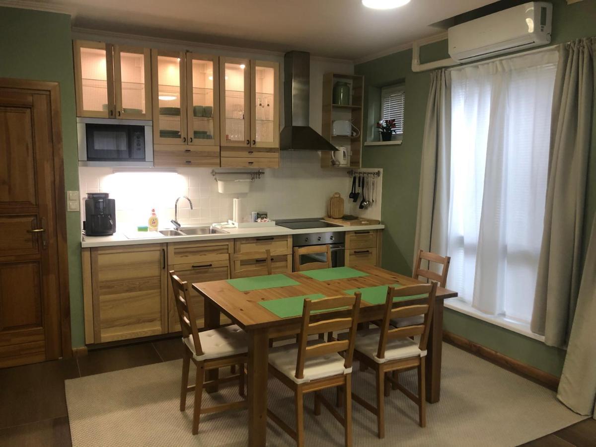 Galeria Apartmanhaz Кестхей Екстер'єр фото