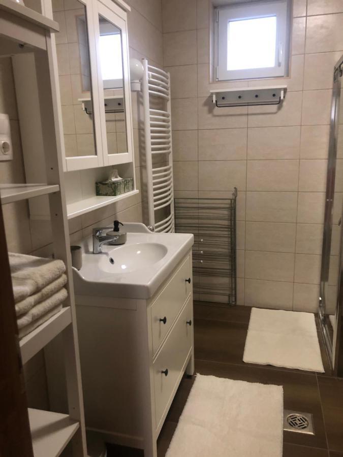 Galeria Apartmanhaz Кестхей Екстер'єр фото