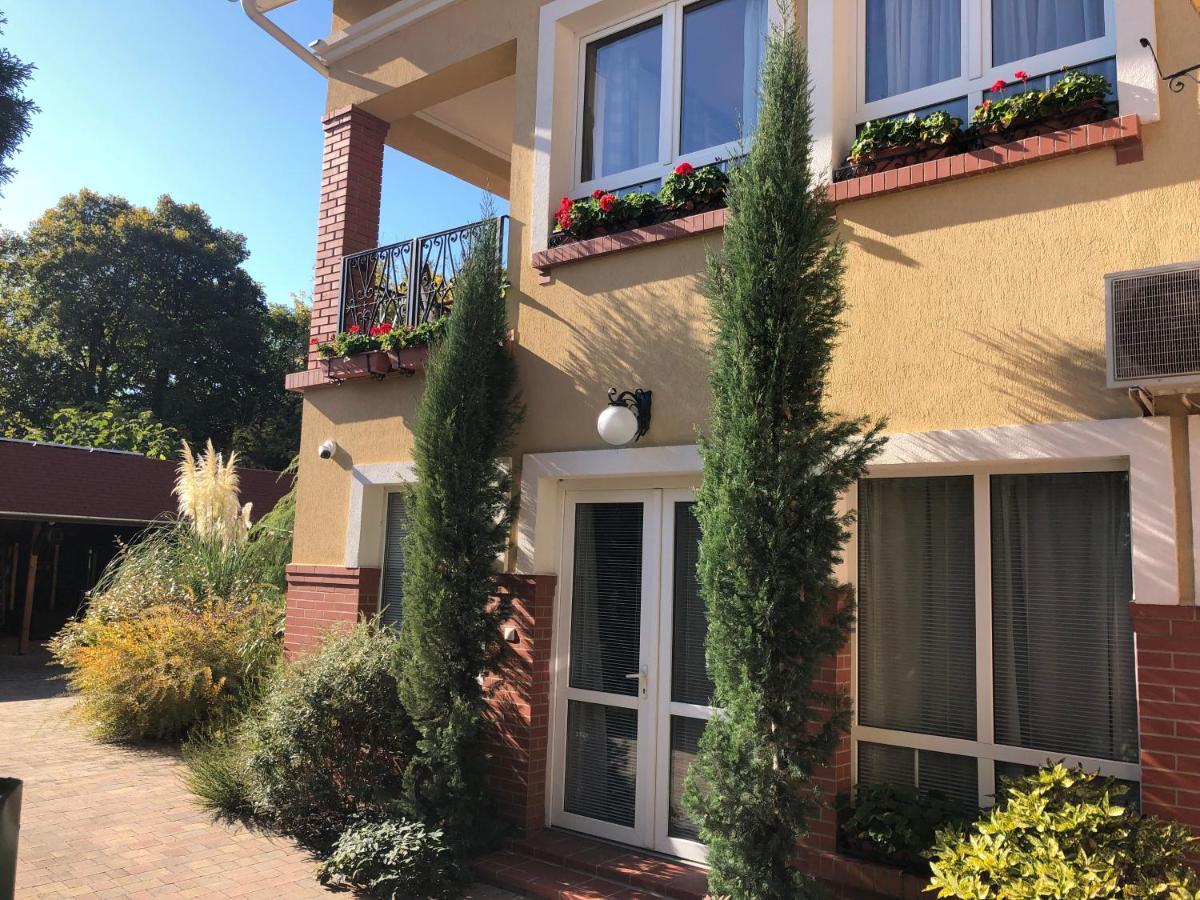 Galeria Apartmanhaz Кестхей Екстер'єр фото