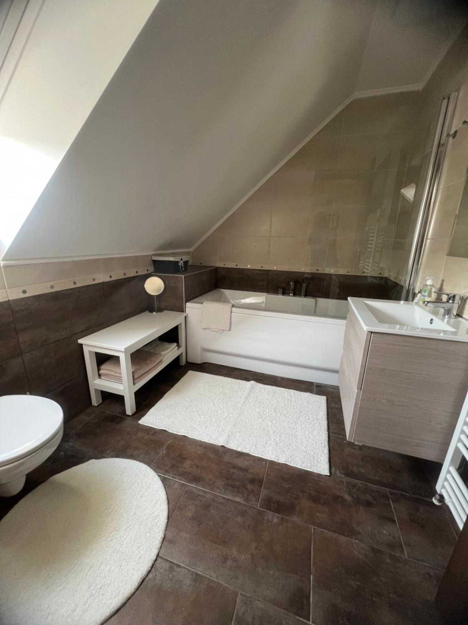 Galeria Apartmanhaz Кестхей Екстер'єр фото