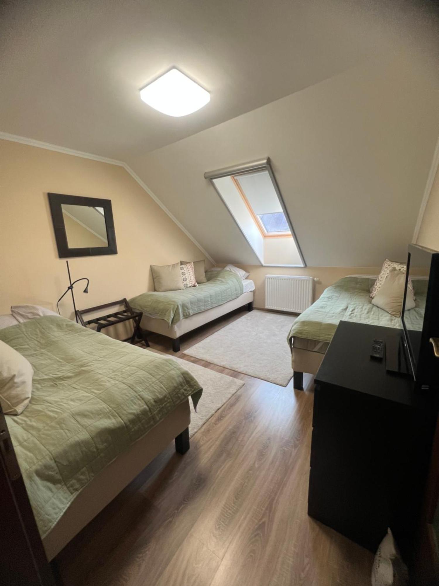 Galeria Apartmanhaz Кестхей Екстер'єр фото